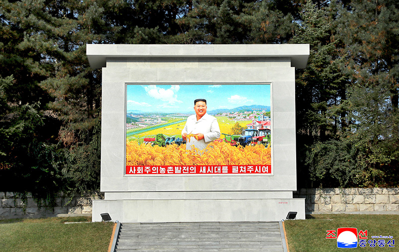 New production, public buildings built at Jisin Vegetable Farm in Huichon City 