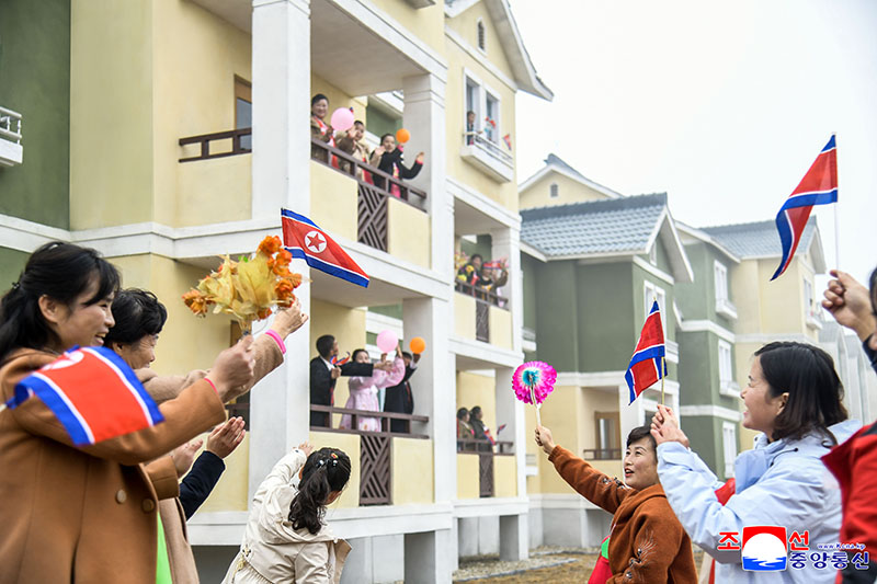 New houses built in Hyongjesan District of Pyongyang