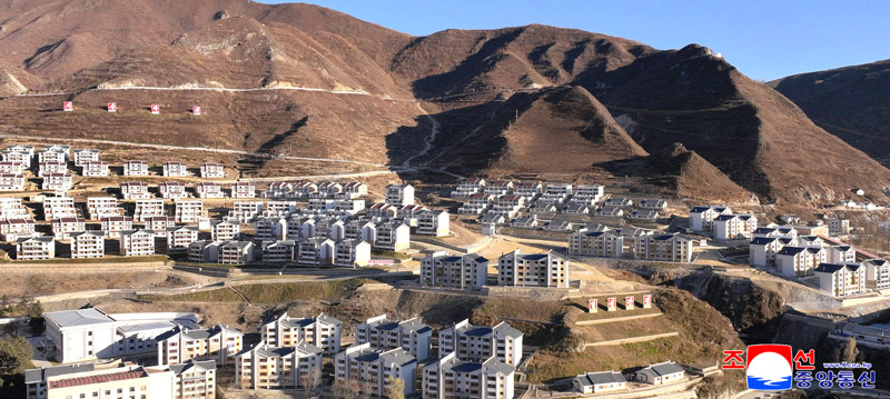 New houses built in Komdok area of South Hamgyong Province