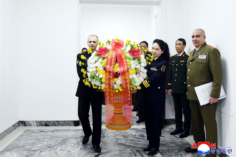Respected Comrade Kim Jong Un receives congratulations from military attachés corps in Pyongyang