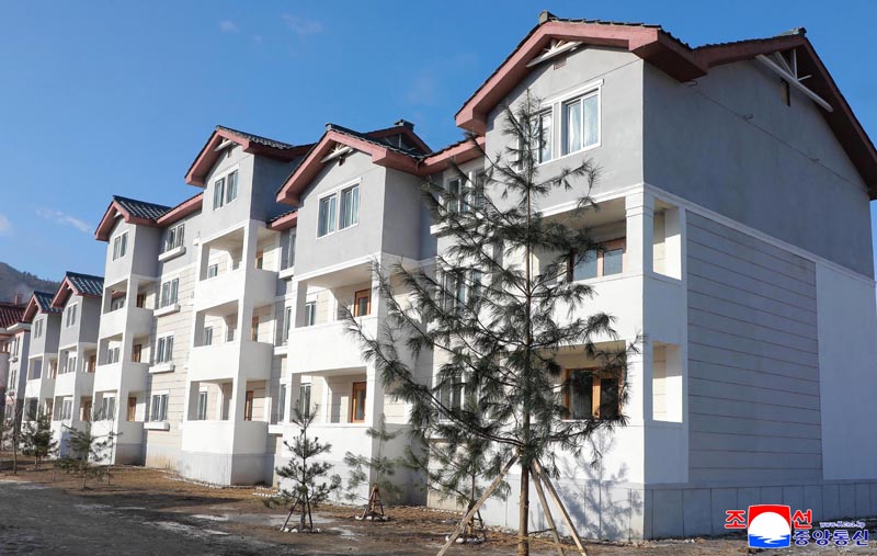 Ceremonies of moving into new houses held in Jagang Province