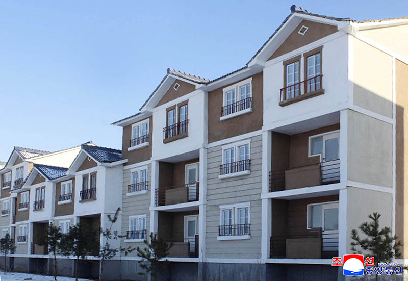 New villages built at farms in North Hwanghae Province