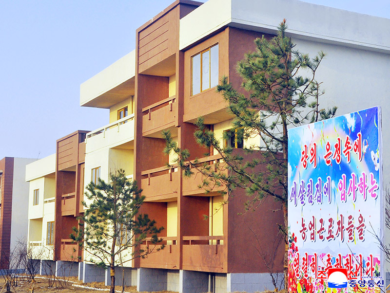 Agricultural workers move into new houses at farms in South Hwanghae Province