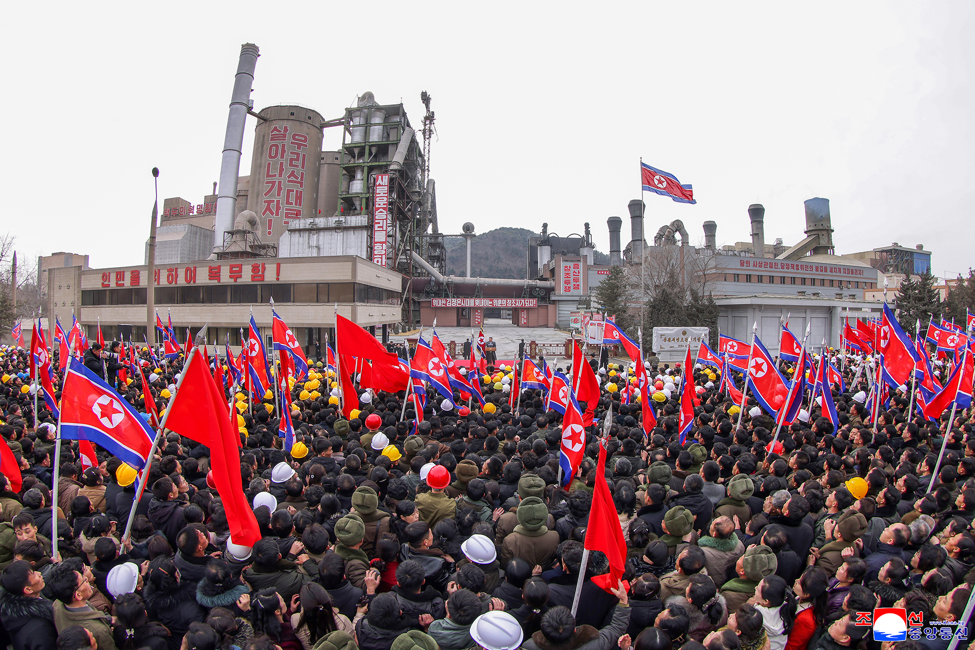 Respected Comrade Kim Jong Un pays congratulatory visit to Sangwon Cement Complex