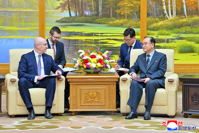 Jo Yong Won meets Russian TASS delegation