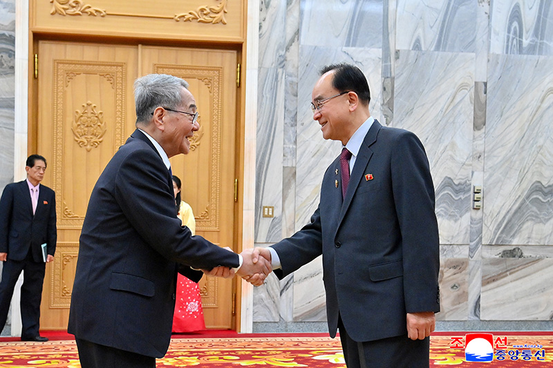 SPA Standing Committee chairman meets Korean commercial workers from Japan