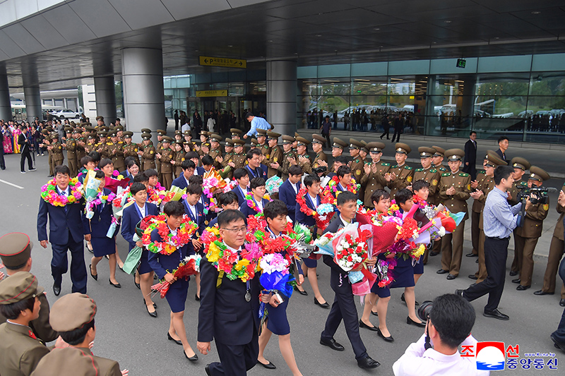 A hero’s welcome to women footballers