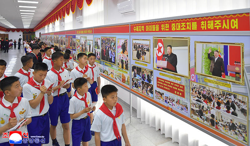 Participants in celebrations of 80th founding anniversary of KCU visit various places