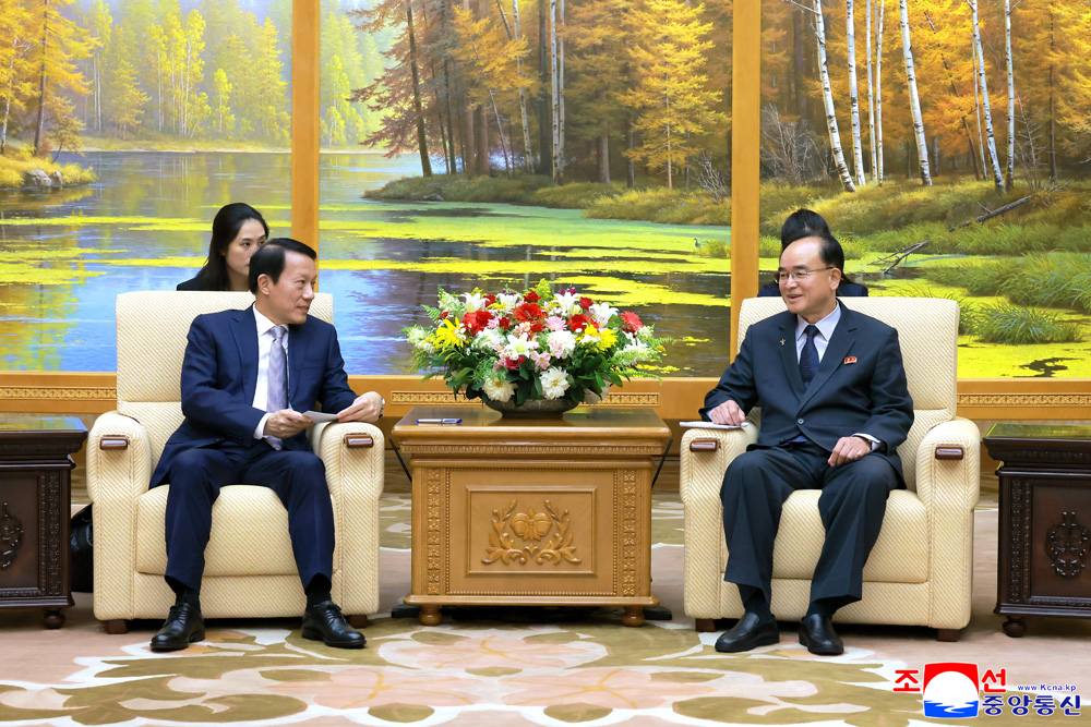 SPA Standing Committee chairman meets Vietnamese minister of Public Security