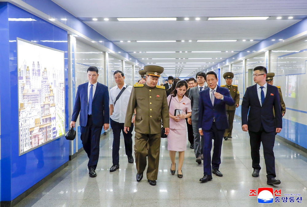 Vietnamese delegation tours various places of DPRK 