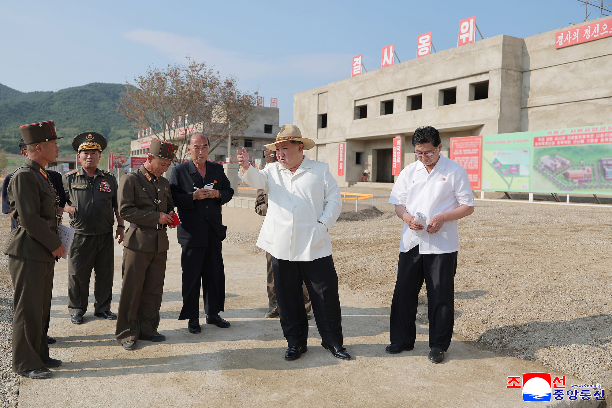 Respected Comrade Kim Jong Un gives field guidance to construction projects for regional development policy in Ragwon County