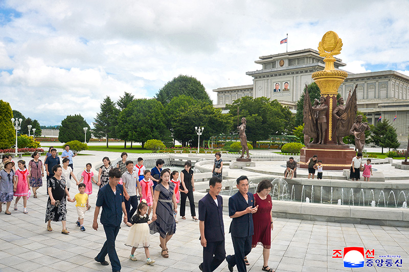 DPRK people pay highest tribute to President Kim Il Sung