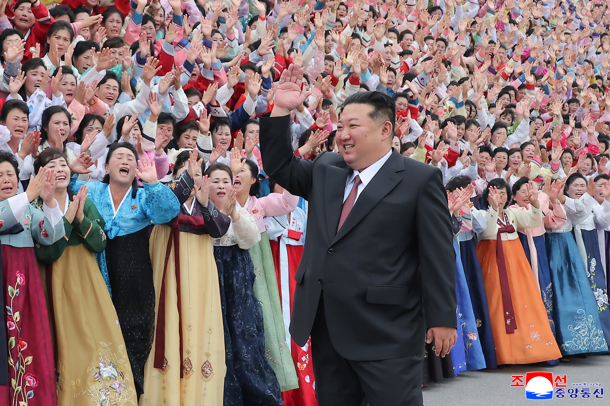 Respected Comrade Kim Jong Un meets and has photo session with participants in Eighth SWUK Congress