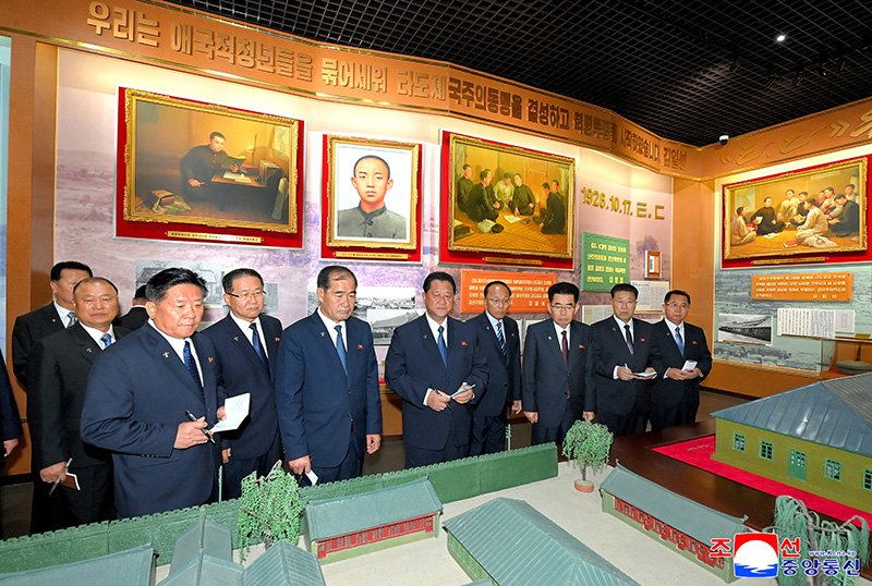 Officials of WPK Central Committee visit Korean Revolution Museum